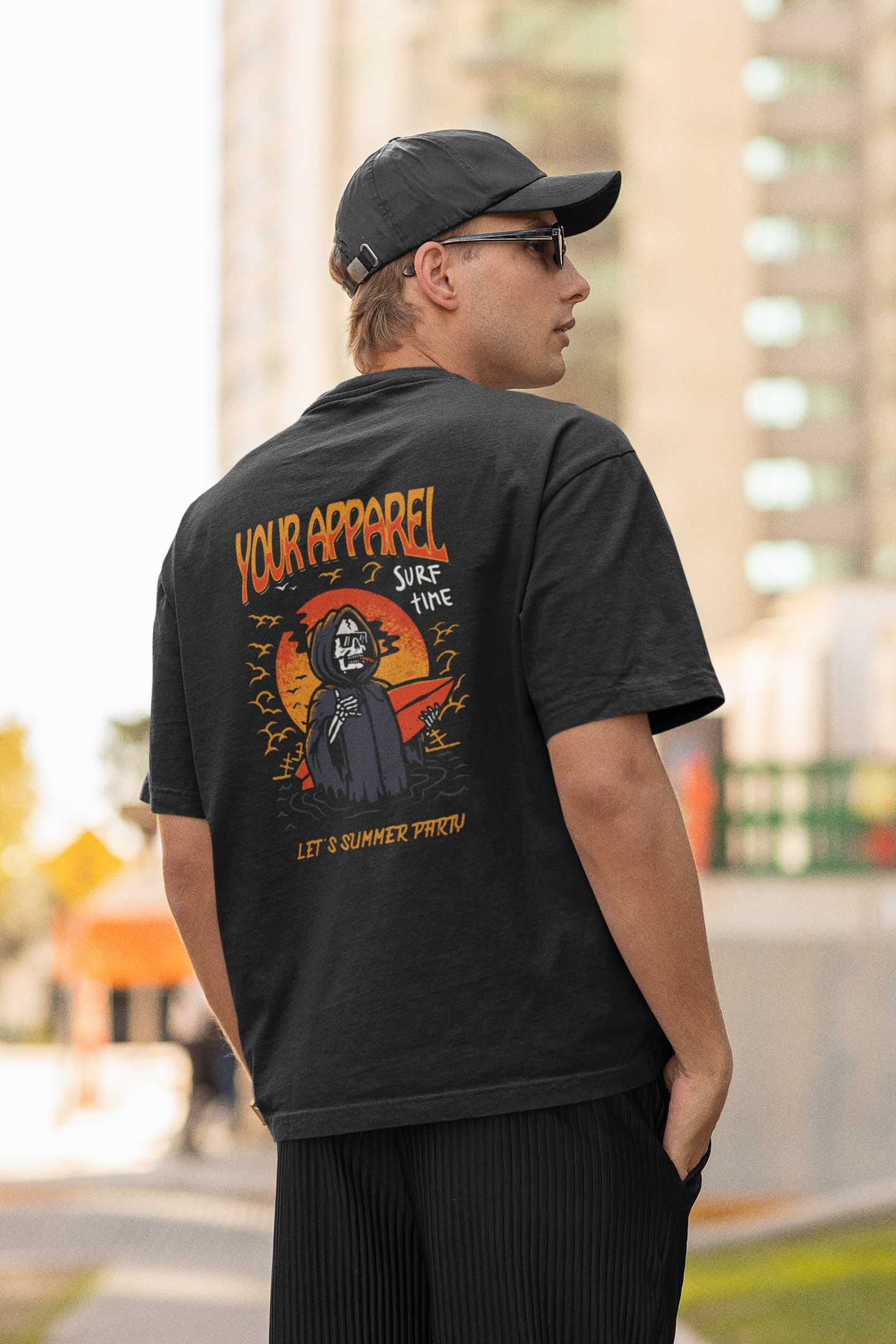 back-view-mockup-of-a-man-wearing-an-oversized-t-shirt-and-sunglasses-m25264 (2)