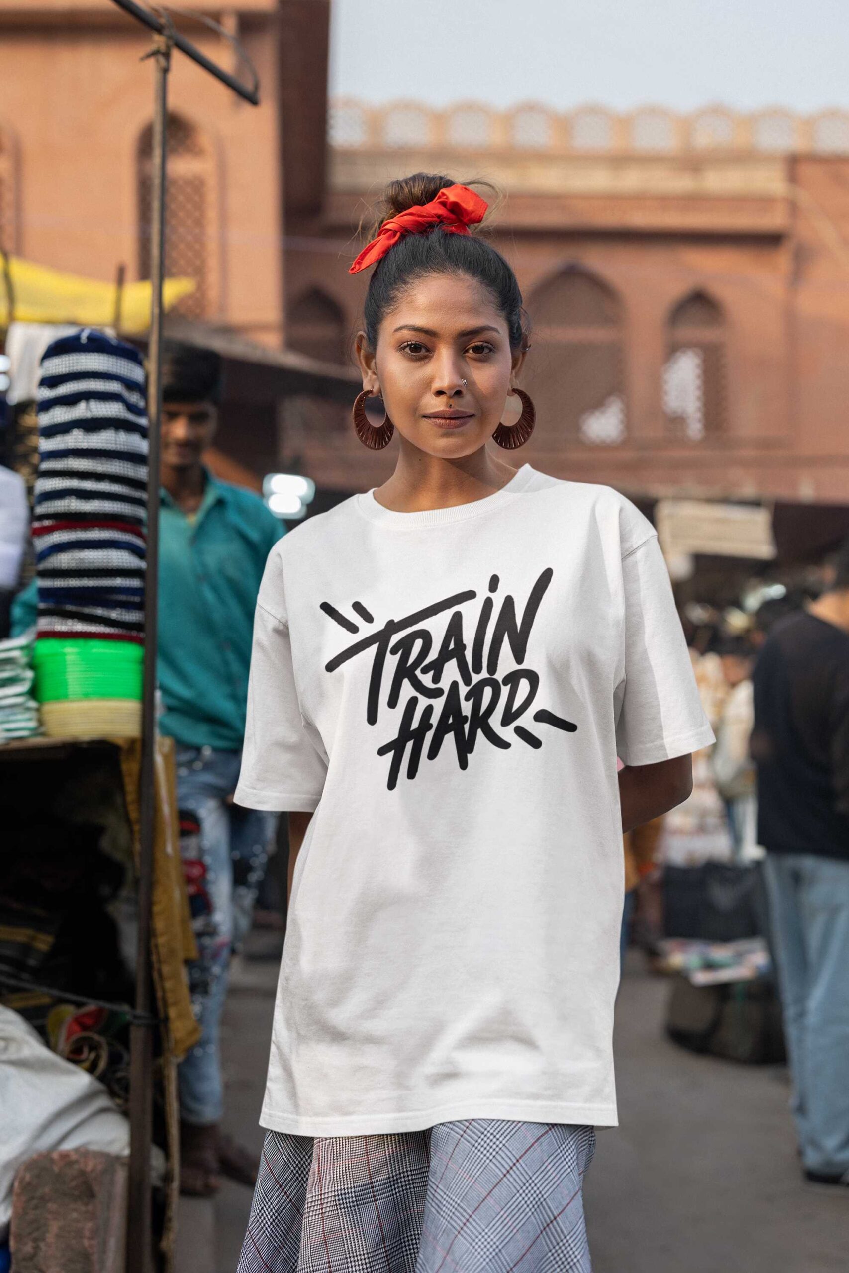 mockup-of-a-woman-wearing-an-oversized-t-shirt-from-blinkstore-at-a-street-market-m37398